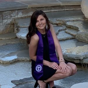 Meet your Posher, Xequoia